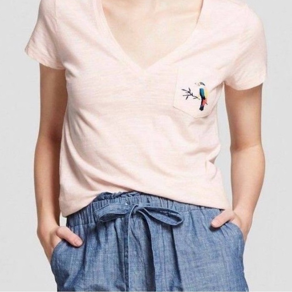 Xl light pink t shirt with embroidered bird